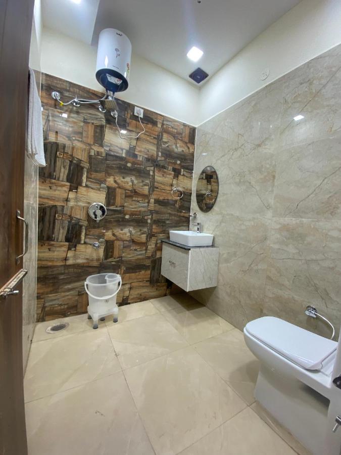 Hotel Woodlark Zirakpur - A Peaceful Stay Extérieur photo